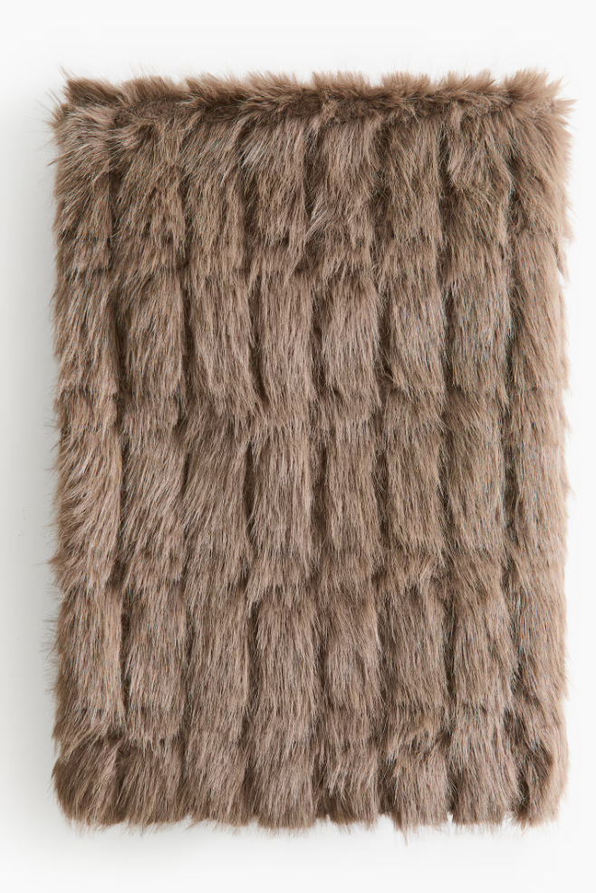 Fluffy Bed Throw